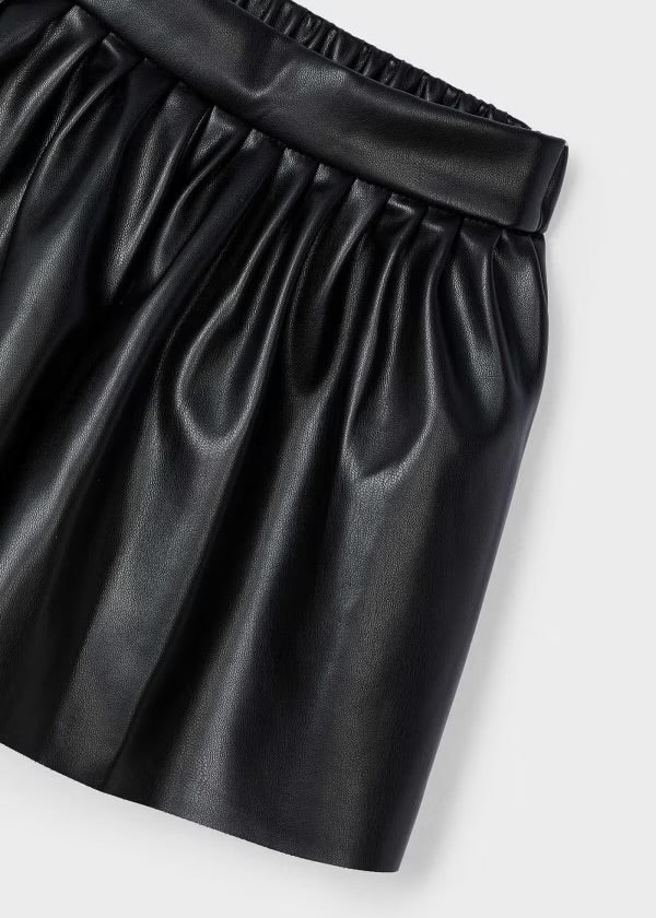 Short 4907 negro tipo piel