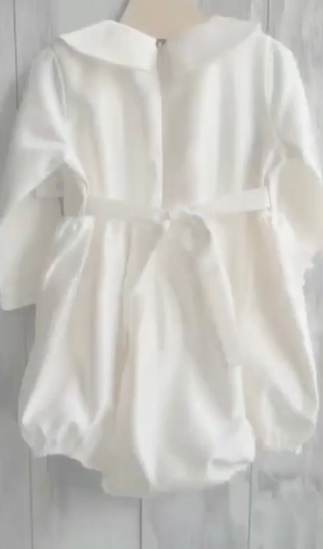 Traje Asís